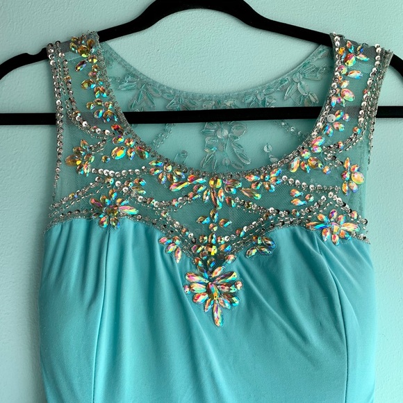 The most stunning light turquoise/baby blue gown. - Picture 5 of 12